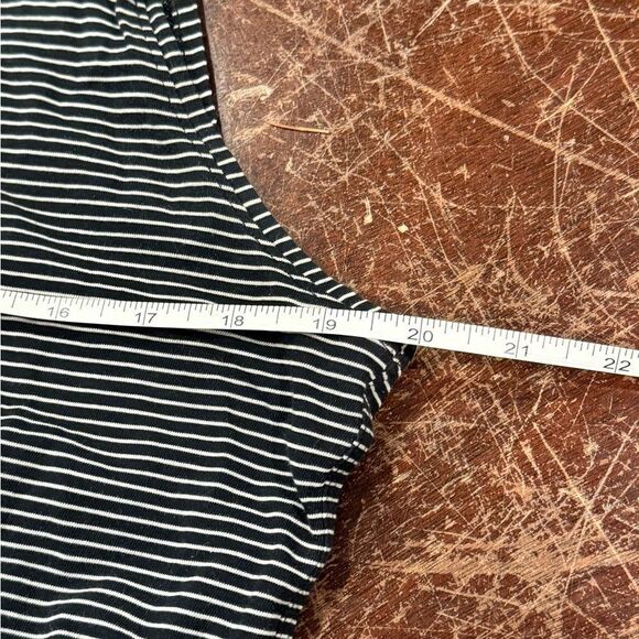 Lululemon Athletica Gray Sleeveless Boxy Muscle Tee - Picture 6 of 6